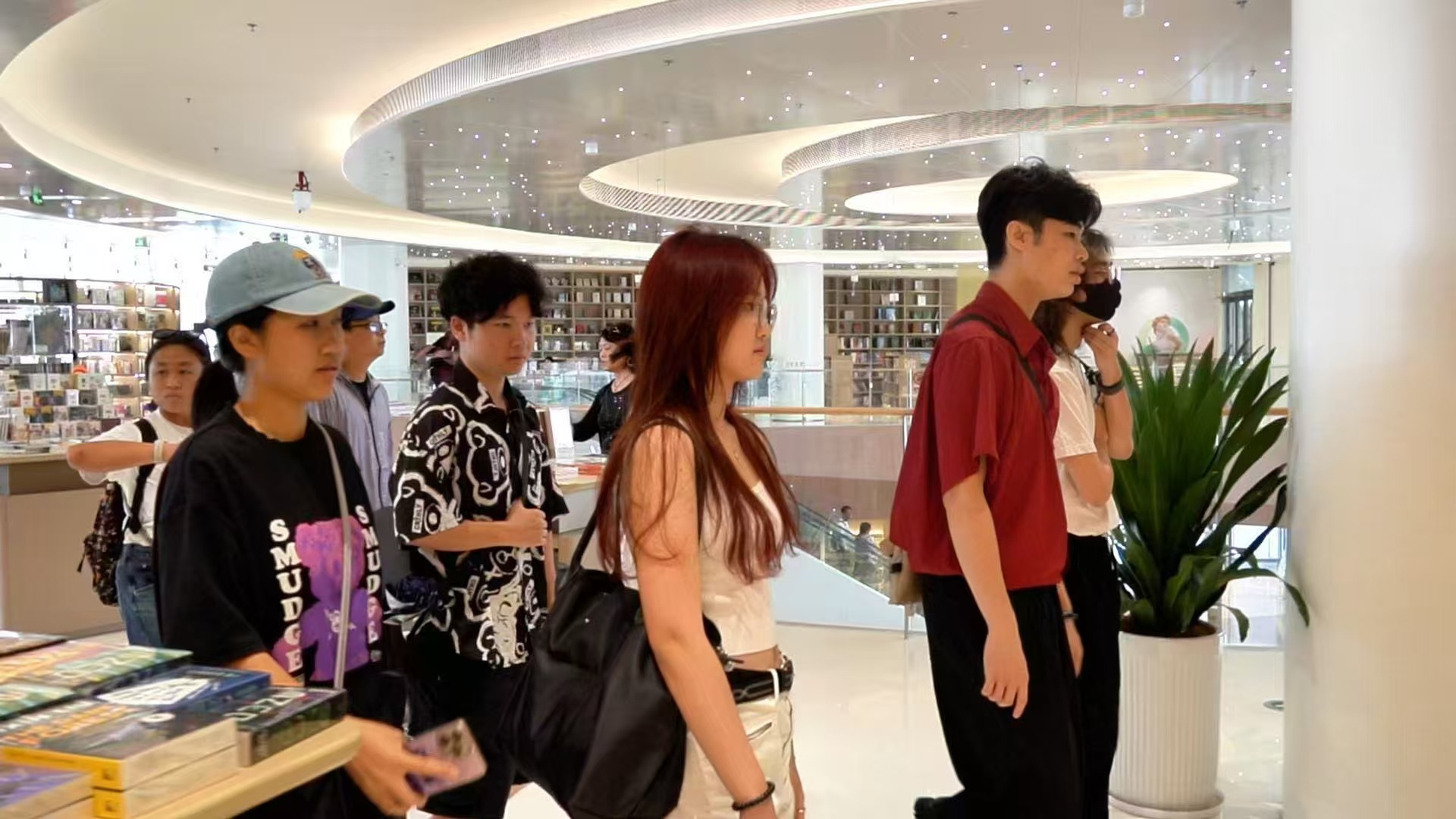 深看文化 | 港澳学子走进深圳地标“逐光追影”