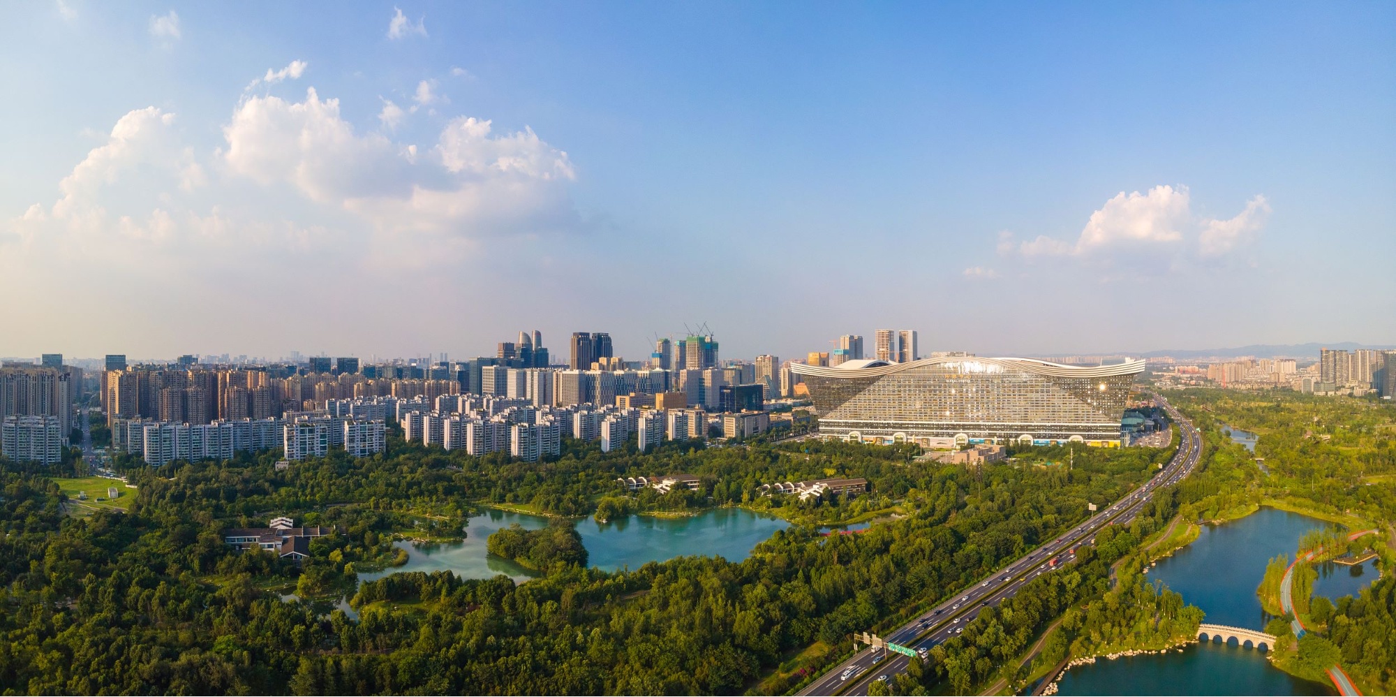 “双城”经济圈建设五周年，地区生产总值连跨两个万亿元台阶