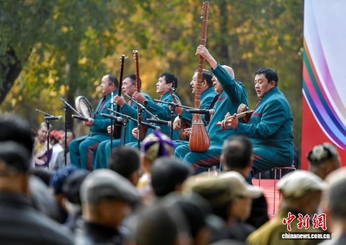 首届中国新疆民间艺术季优秀节目巡演活动走进乌鲁木齐