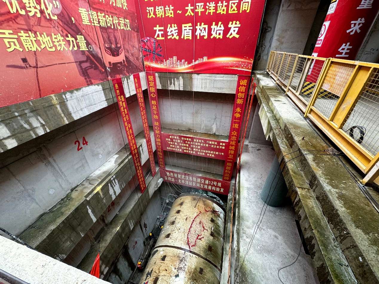 武汉地铁12号线越汉江盾构施工忙 武汉地铁12号线越汉江盾构施工忙