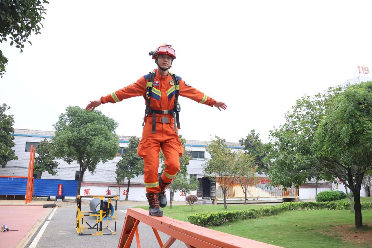 为守护群众筑起一道更加坚固的“防火墙”