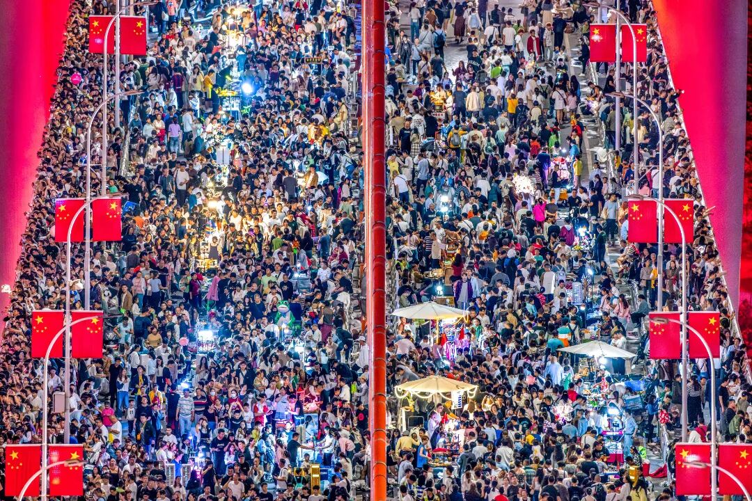 十四艺节 | 重庆61件作品入选全国三大展览 方久萍-红桥烟火漫山城-重庆市渝中区千厮门大桥-2023年.jpg