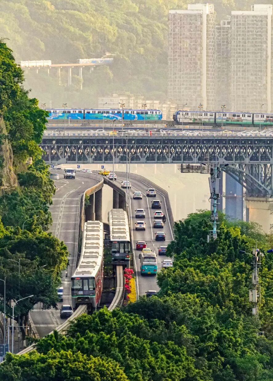 十四艺节 | 重庆61件作品入选全国三大展览 刘 琳-魔幻交通-重庆市渝中区牛角沱-2022年.jpg