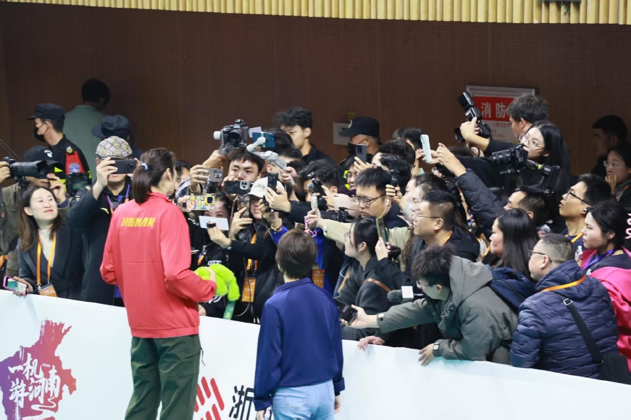 朱婷化身“朱指导” 助力豫排联赛“更燃更爆” 朱婷化身“朱指导” 助力豫排联赛“更燃更爆”