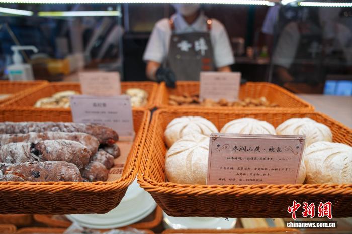 云南昆明：“中医咖啡”吸引市民