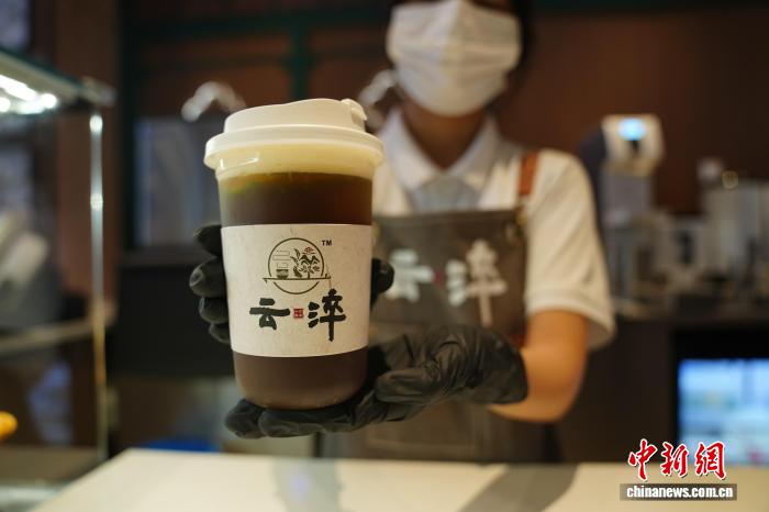 云南昆明：“中医咖啡”吸引市民
