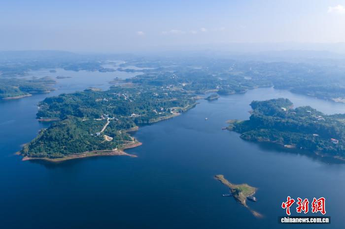 航拍重庆长寿湖：碧波万顷 风景如画