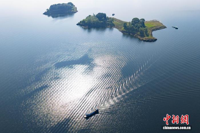 航拍重庆长寿湖：碧波万顷 风景如画