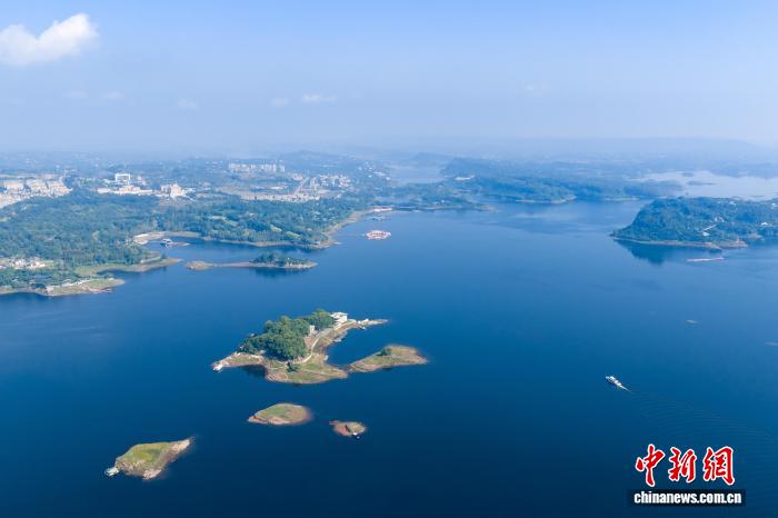 航拍重庆长寿湖：碧波万顷 风景如画