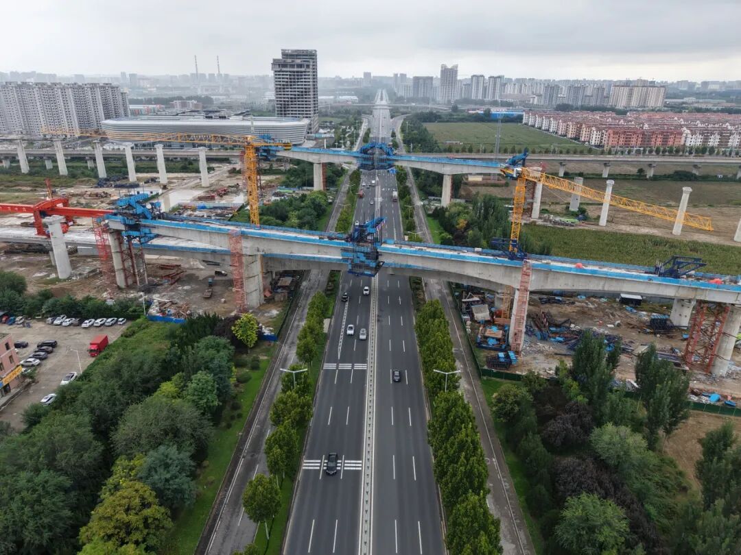 最新进展!津潍高铁跨北海路连续梁顺利合龙