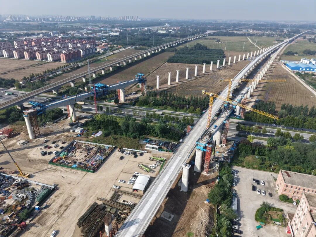 最新进展!津潍高铁跨北海路连续梁顺利合龙