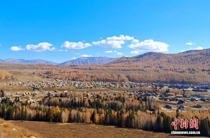 (走进中国乡村)游客变创客 新疆老村“圈粉”年轻人