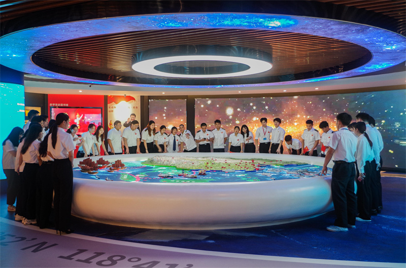 从“海洋蓝”到“爱国红”——探究泉海特色海洋教育体系的构建之路 从“海洋蓝”到“爱国红”——探究泉海特色海洋教育体系的构建之路