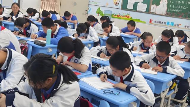 深圳拟将两科目纳入初中学考,官方明确“不增加考生负担” 深圳拟将两科目纳入初中学考,官方明确“不增加考生负担”