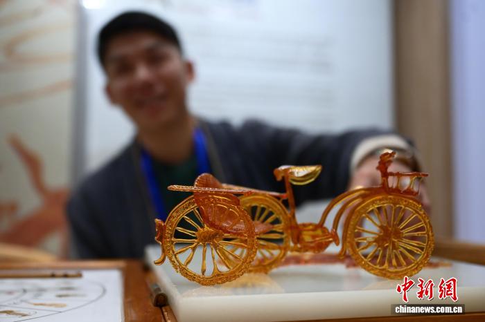 2025中华文化天府论坛在成都开幕 现场展示多项非遗代表性项目 2025中华文化天府论坛在成都开幕现场展示多项非遗代表性项目