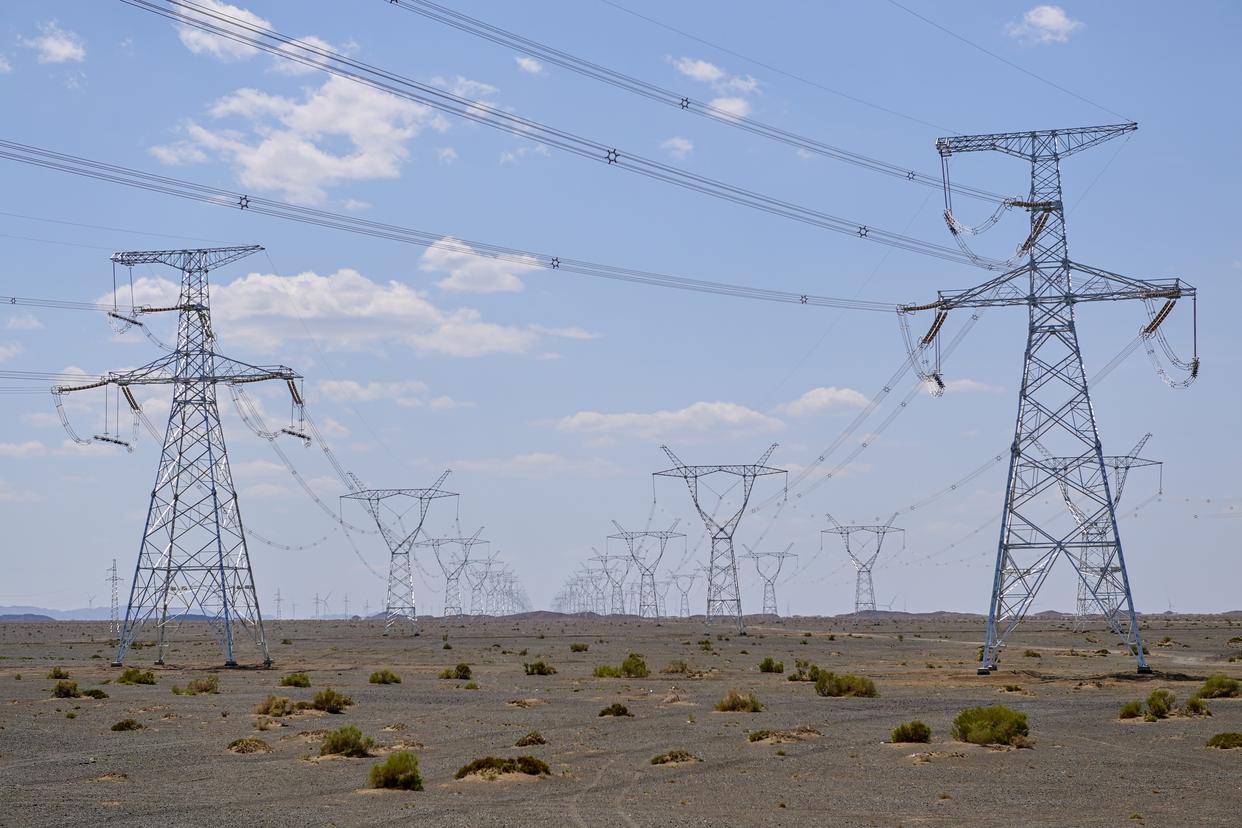 新疆前三季度外送电量超千亿千瓦时 新能源电量占比超三成