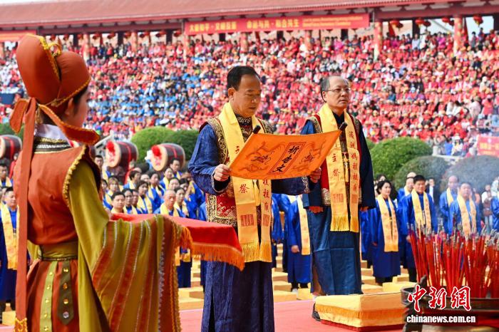 “妈祖故里”福建湄洲岛举行秋祭妈祖大典
