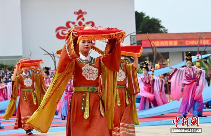 “妈祖故里”福建湄洲岛举行秋祭妈祖大典