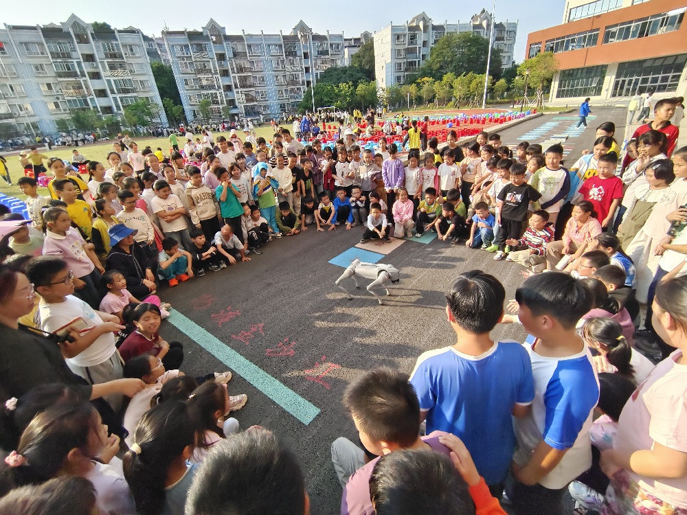 广西百色右江区:快乐科普校园行 点燃青少年科学梦想 广西百色右江区:快乐科普校园行 点燃青少年科学梦想