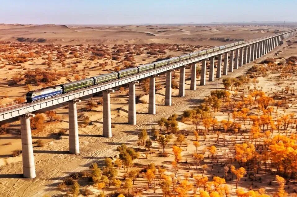 新疆铁路绘就“两山”理念新画卷