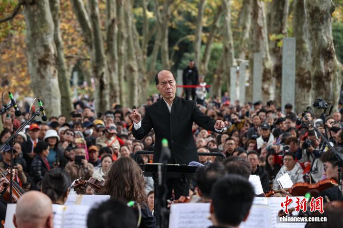 贵阳花溪：“黄金大道”交响音乐会上演