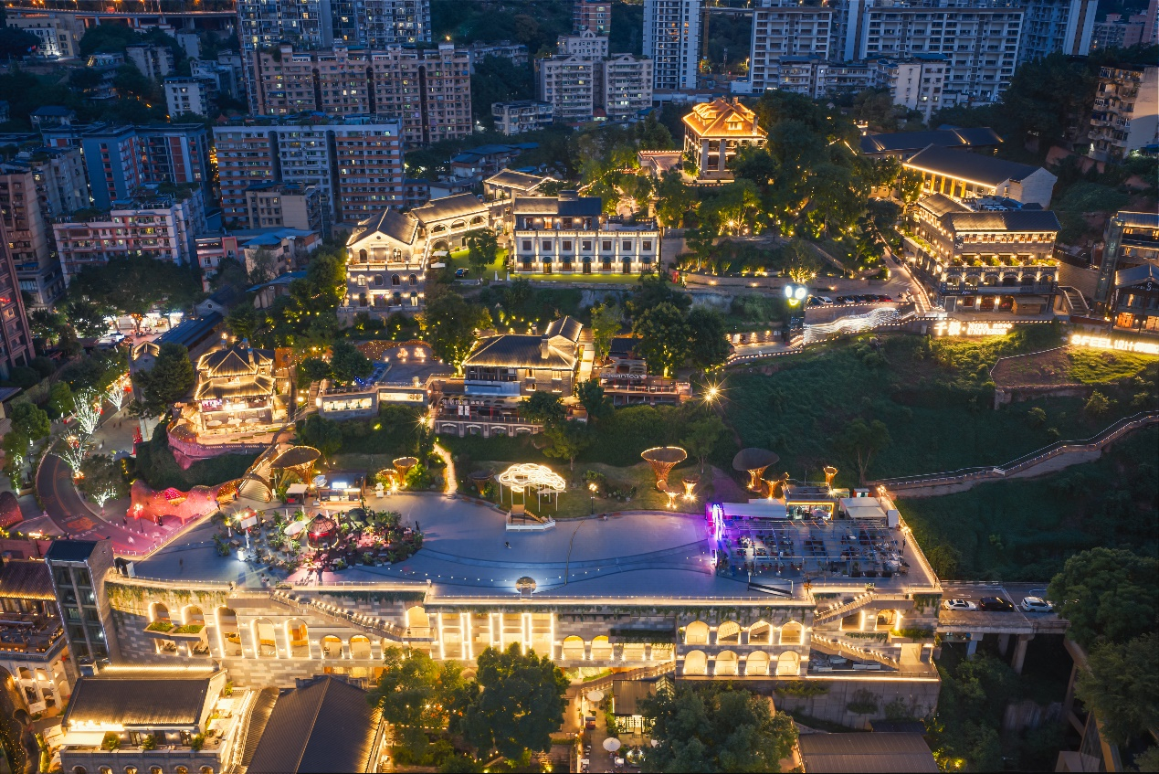 打卡、K歌、逛市集……重庆这场光影艺术节将烟火气与艺术感交融 打卡、K歌、逛市集……重庆这场光影艺术节将烟火气与艺术感交融