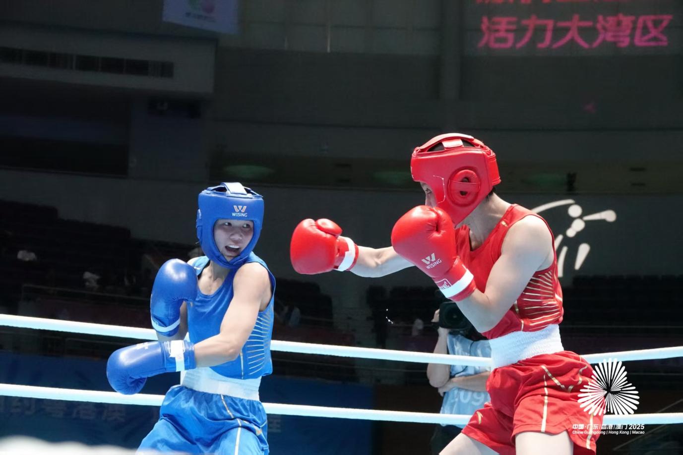 十五运拳击赛场传捷报 重庆妹子晋级半决赛提前锁定奖牌