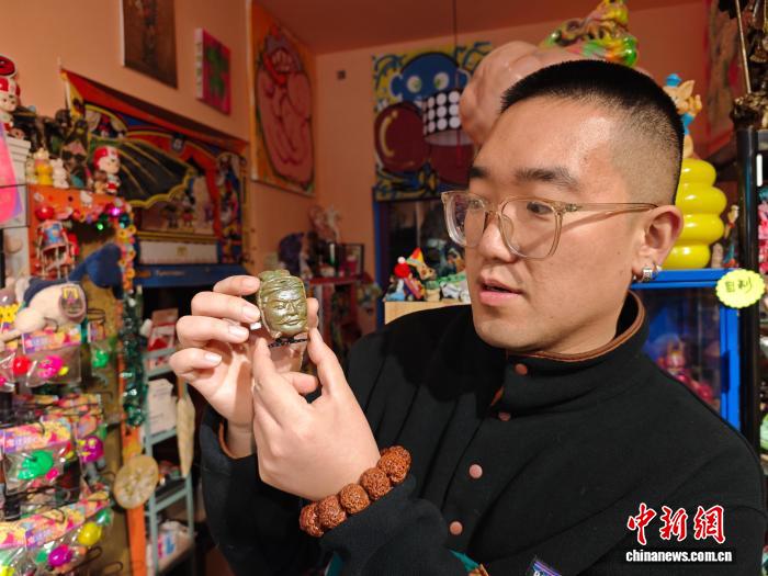 西安青年秦岭脚下打造“玩具世界”