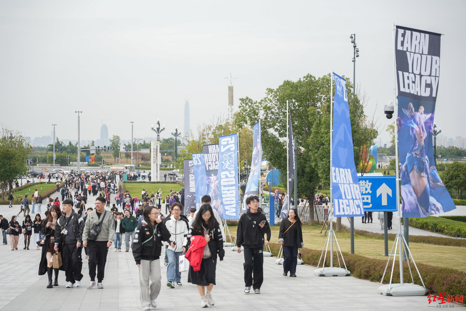 从AG战队夺冠到S赛成功举办,成都成为00后的青春主场 电竞.jpg