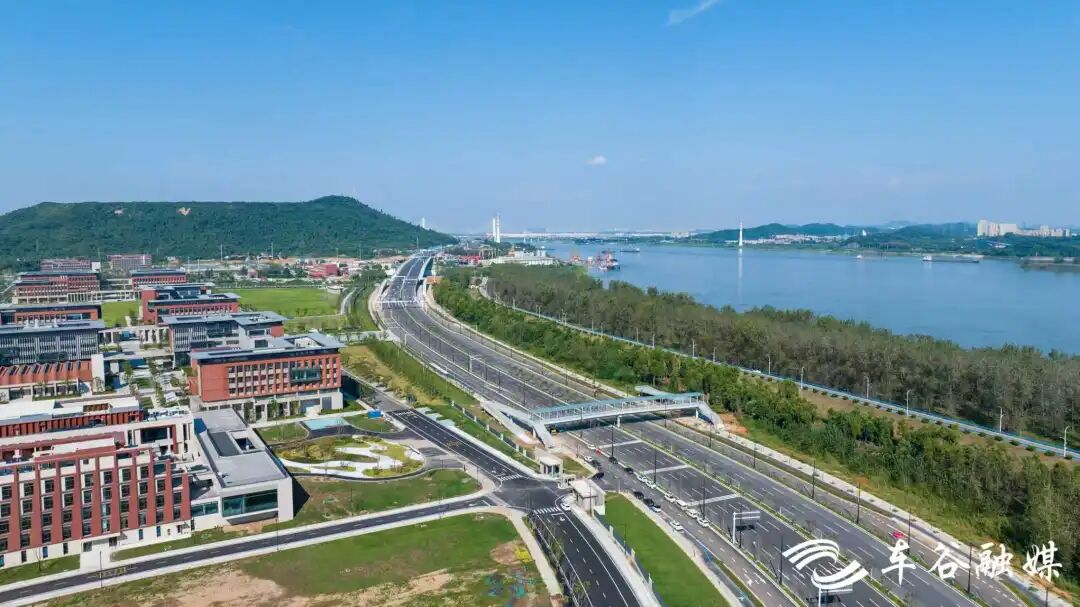 “水、陆、空”立体交通网全面铺开 中国车谷热潮奔涌势升腾