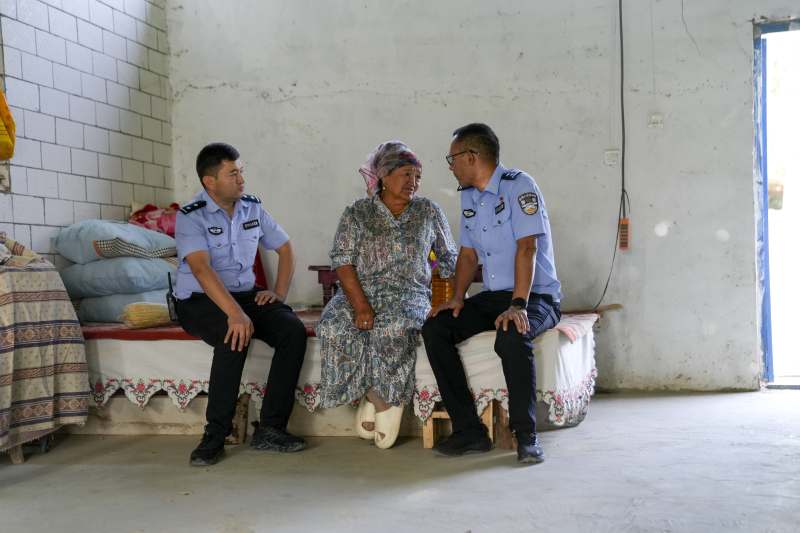 17年记满22本笔记，居麦·阿卜力孜的基层答卷