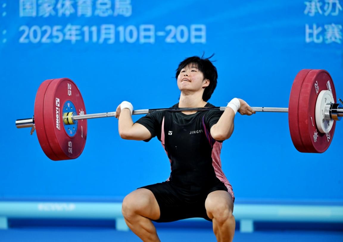 重庆妹子李霜勇夺举重64公斤级银牌 重庆妹子李霜勇夺举重64公斤级银牌