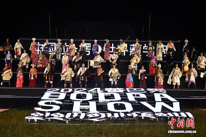 传统藏装焕时尚光彩,年轻人文化表达新载体