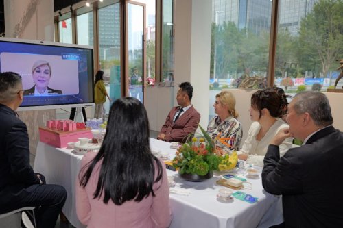 全运会期间国际奥委委员科琳达访穗点赞香江1号未来生活实践