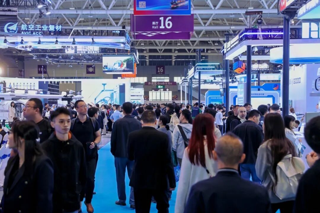 深圳11月14-16日 中国科技第一展—高交会人山人海 观者如潮