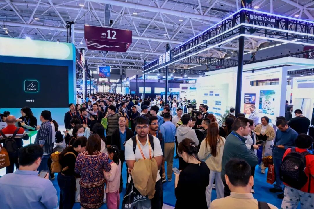 深圳11月14-16日 中国科技第一展—高交会人山人海 观者如潮