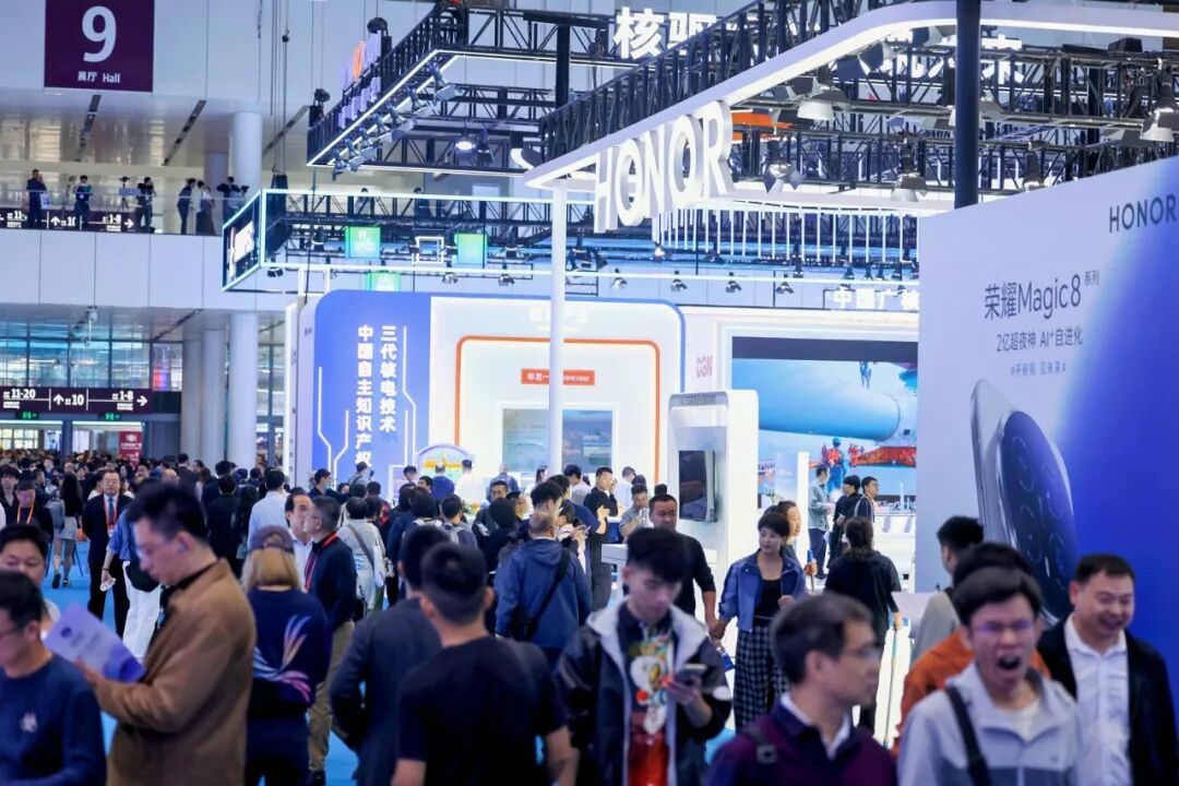 深圳11月14-16日 中国科技第一展—高交会人山人海 观者如潮