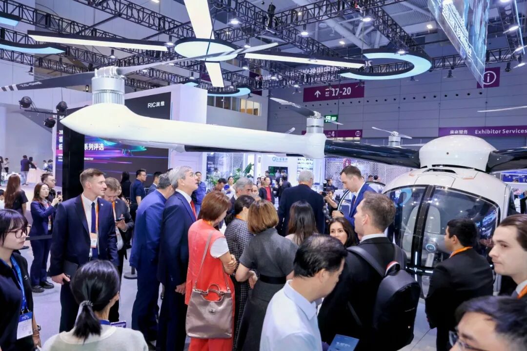 深圳11月14-16日 中国科技第一展—高交会人山人海 观者如潮