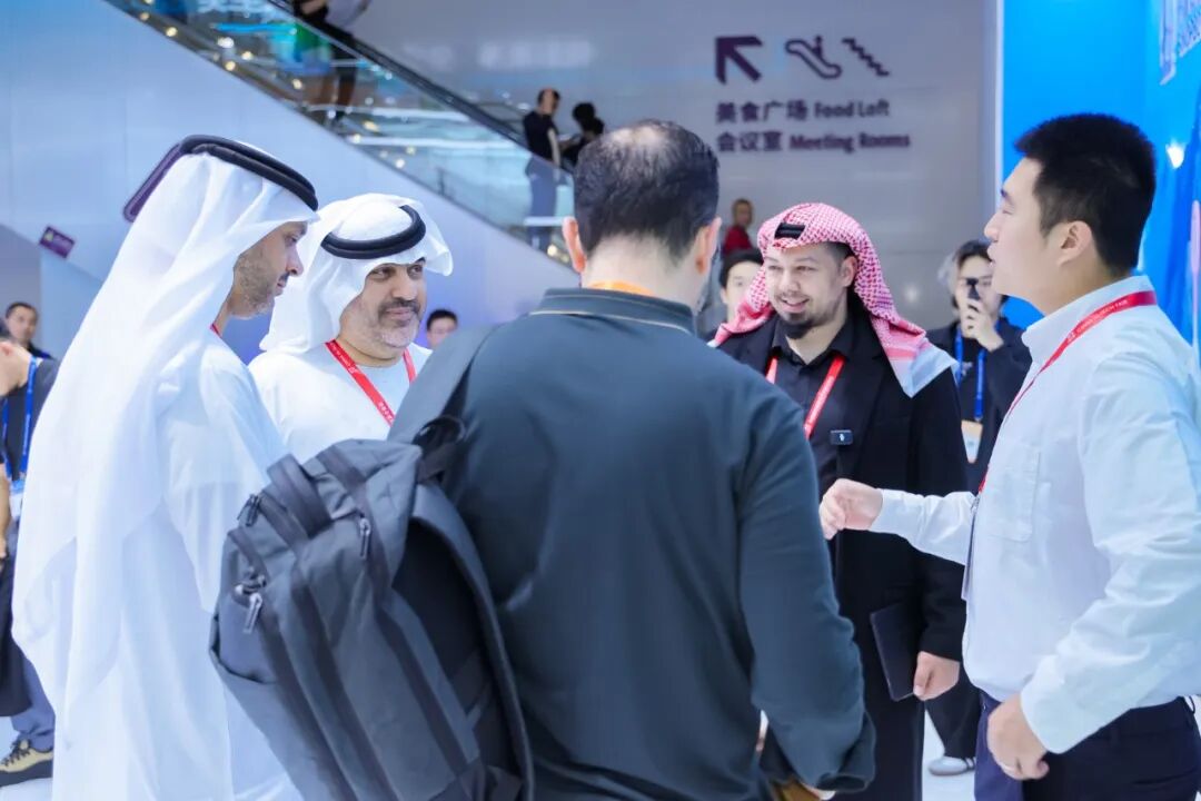 深圳11月14-16日 中国科技第一展—高交会人山人海 观者如潮