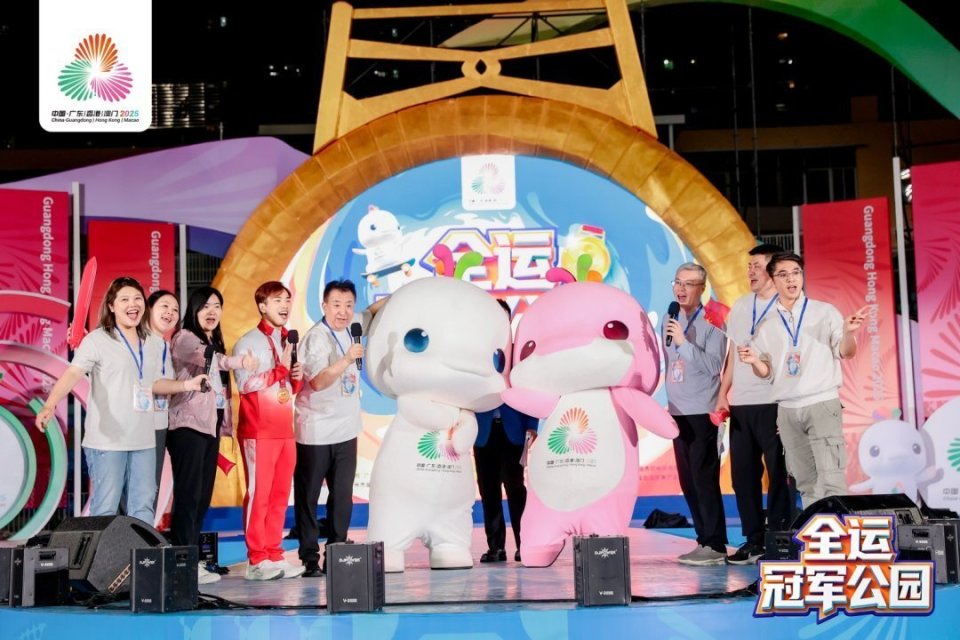 吉祥物原型“拍片”了!纪录电影《中华白海豚》12月12日全国上映 图片