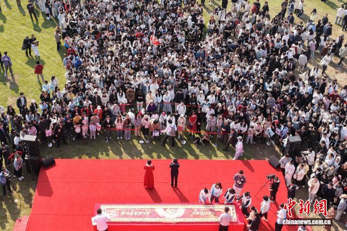 中国药科大学迎来89岁生日 校园美食节火热开启 中国药科大学迎来89岁生日校园美食节火热开启