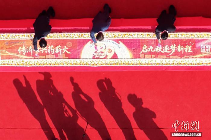 中国药科大学迎来89岁生日 校园美食节火热开启