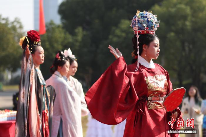 中国药科大学迎来89岁生日 校园美食节火热开启