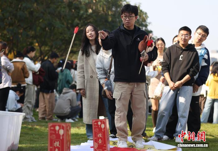 中国药科大学迎来89岁生日 校园美食节火热开启