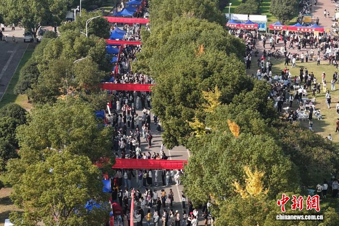 中国药科大学迎来89岁生日 校园美食节火热开启