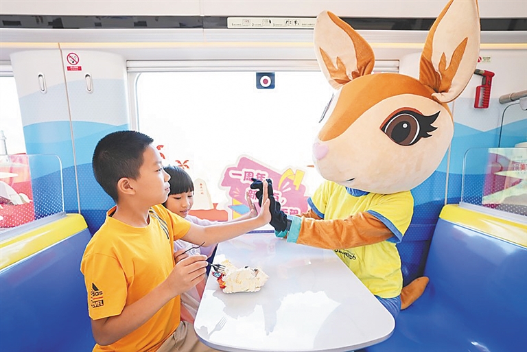 三乐旅游铁路成三亚亚沙会移动“宣传站”