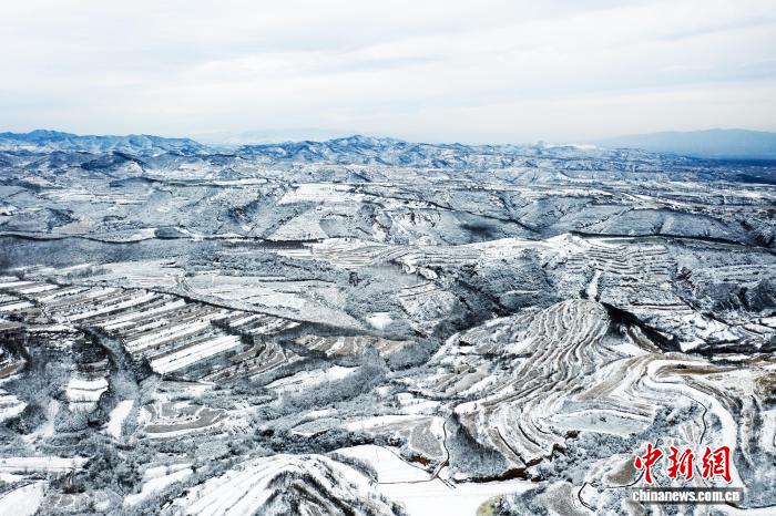 河南三门峡:雪落山峦绘丹青