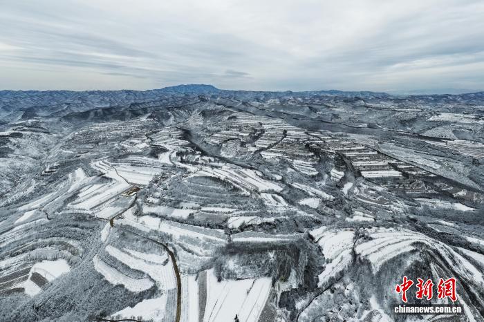 河南三门峡:雪落山峦绘丹青