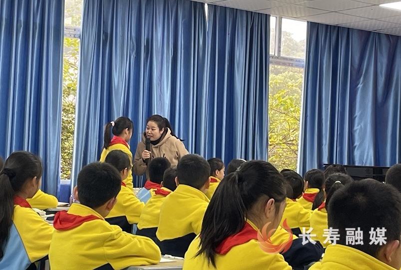 重庆市长寿区：量身定制培训“套餐” 长寿名师工作室赋能数学教师成长