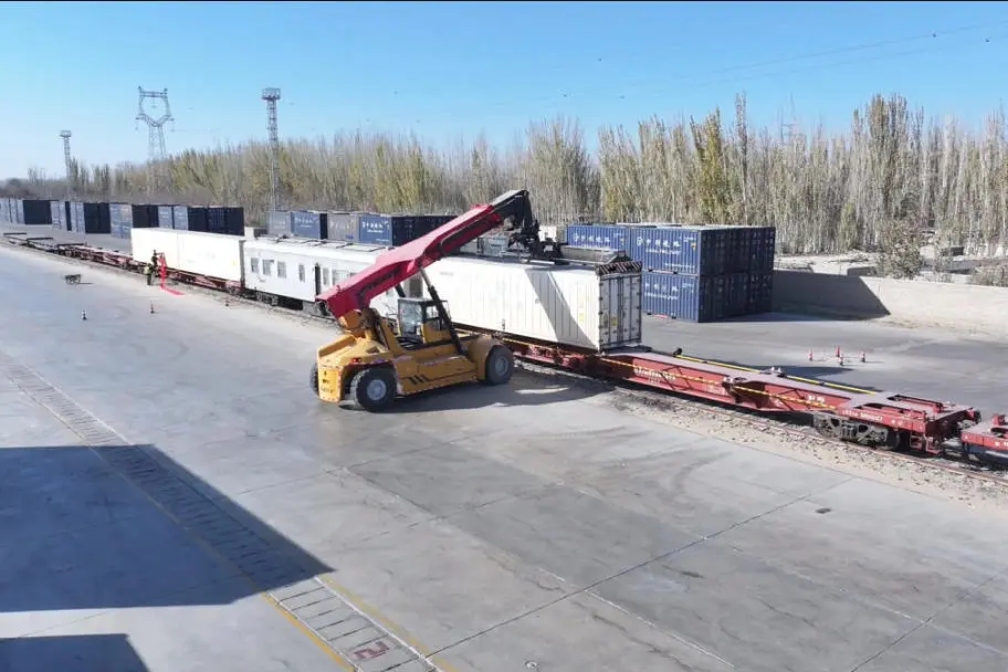 新疆开行首趟和田至北京多式联运助农专列